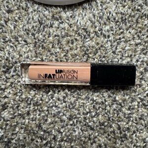 Infatuation Liquid Shine Lip Fattener Gloss - In The Flesh